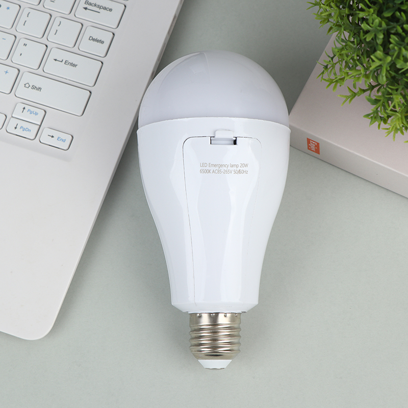 20W E27充電式非常用LED電球、Type-C充電 85 - Solar Emergency Charger のレビューと価格